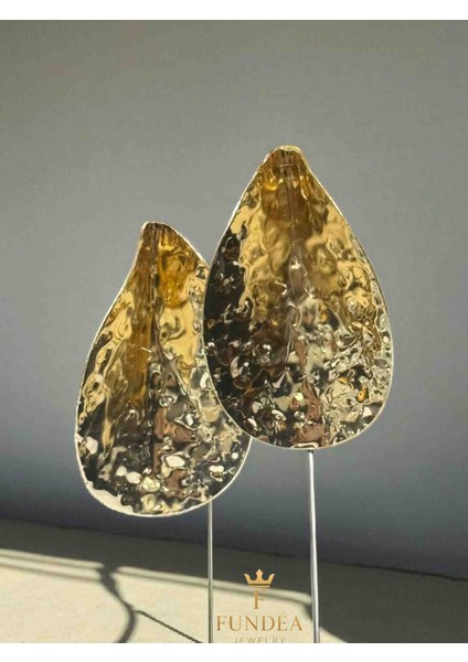 Çelik Küpe El Işçiliği Dokulu Altın Rengi Yaprak Tasarımlı Büyük Form Modern Aksesuar takı Parlak Yüzey Şık modelleri