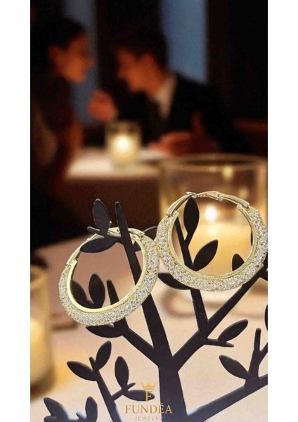 Çelik Küpe Zirkon Taşlı Altın Rengi Halka Küpe, Parlak ve Modern Tasarım Trend Şık Gösterişli Takı modelleri