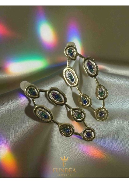 Çelik Zirkon Taşlı Küpe Geometrik Renkli Taşlı Büyük Form Modern Tasarım Parlak Işıltılı Şık Takı Model