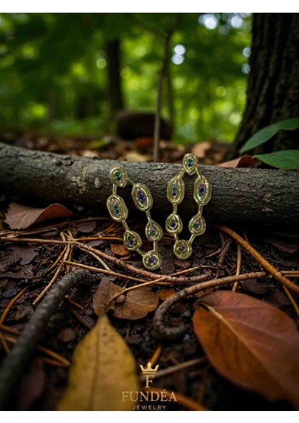 Çelik Zirkon Taşlı Küpe Geometrik Renkli Taşlı Büyük Form Modern Tasarım Parlak Işıltılı Şık Takı Model modelleri