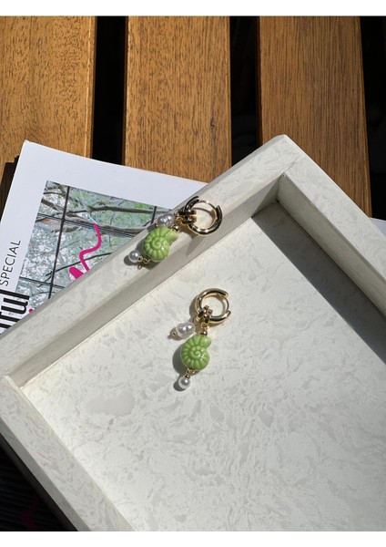 Inci Detaylı Deniz Kabuğu Küpe