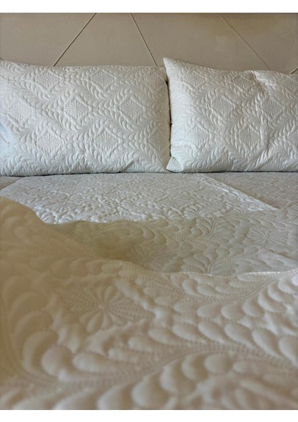 Çift Kişilik Yatak Örtüsü Kapitoneli indirimleri