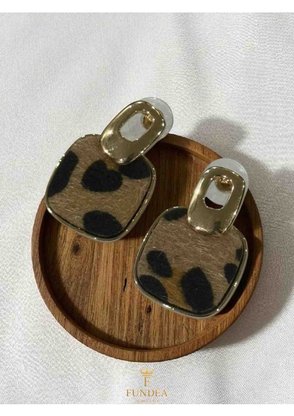 Çelik Leopar Desenli Küpe Yumuşak Dokulu Modern Tasarım, Kare Form Gold Detaylı Şık Takı indirimleri