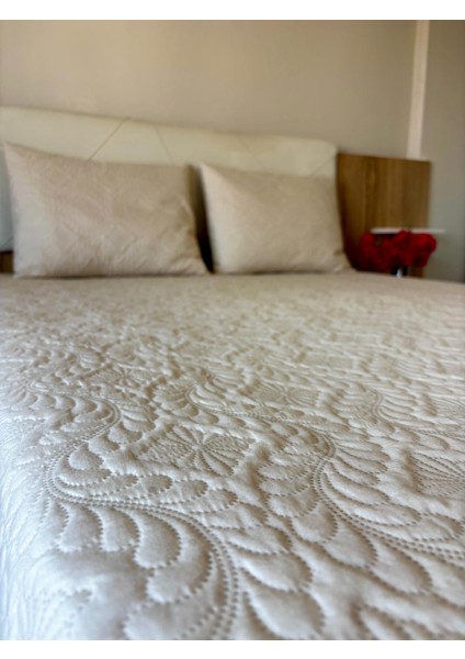 Çift Kişilik Yatak Örtüsü Kapitoneli