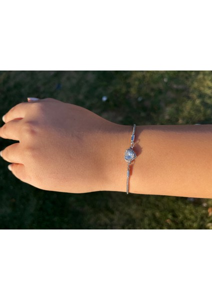 Beyaz Kalpli Asansörlü Gümüş Bileklik