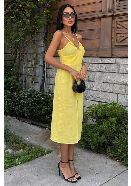 Göğsü Aksesuarlı Önü Yırtmaçlı Elbise 2899