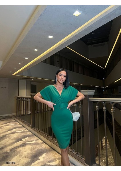 Kadın Dalgıç Krep V Yaka ve Sırt Dekolte Detaylı Elbise fiyatları