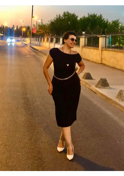 Kayık Yaka Büzgülü Düşük Kol Kemer Detaylı Midi Boy Elbise indirimleri