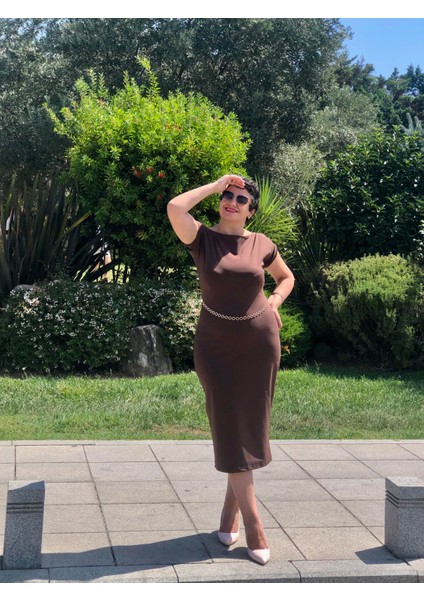 Kayık Yaka Büzgülü Düşük Kol, Kemer Aksesuarlı, Midi Boy Kalem Elbise. fırsatları