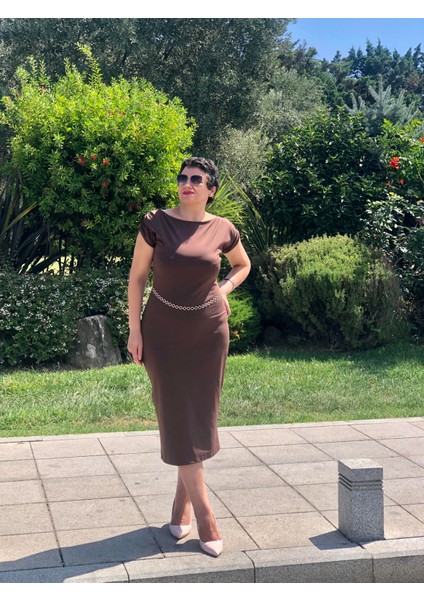 Kayık Yaka Büzgülü Düşük Kol, Kemer Aksesuarlı, Midi Boy Kalem Elbise. indirimleri