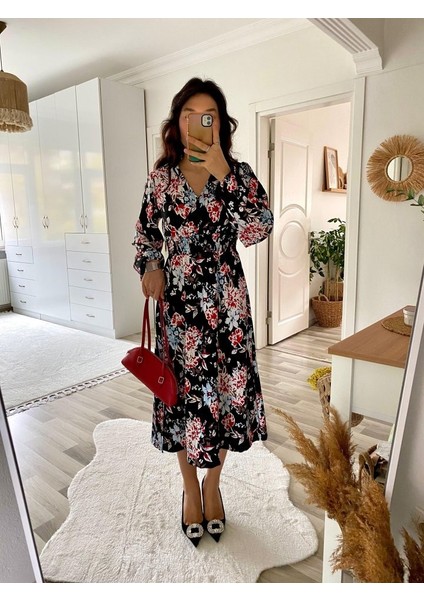 Kadın Uzun Kollu Kruvaze Yaka Beli Lastikli Yandan Yırtmaçlı Desenli Dalgıç Elbise