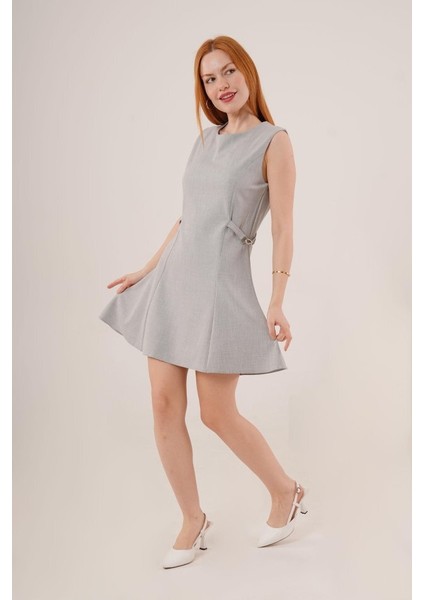 Yanları Zincir Detaylı Sıfır Kol Gri Mini Elbise fırsatları