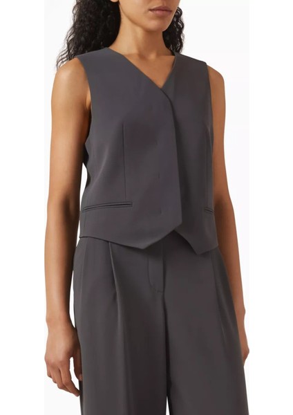 Krep Kumaş Kadın Yelek, Gizli Düğmeli ve Tam Astarıyla Şık Kesim