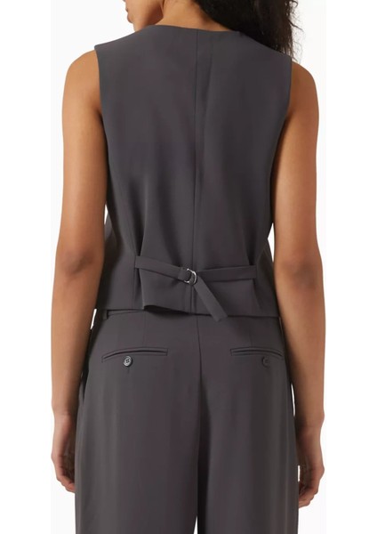 Krep Kumaş Kadın Yelek, Gizli Düğmeli ve Tam Astarıyla Şık Kesim modelleri