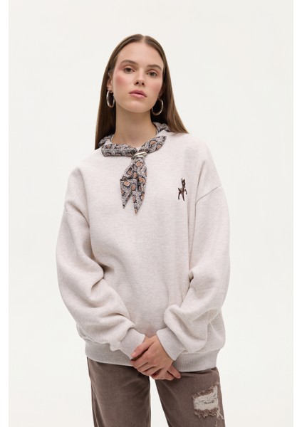 Fular Aksesuarlı Bambi Nakışlı Oversize Sweatshirt Bej