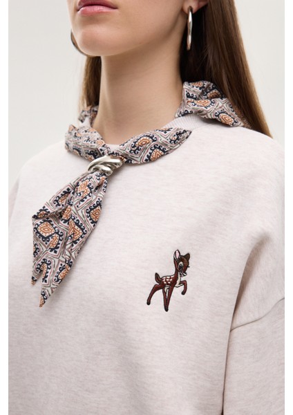 Fular Aksesuarlı Bambi Nakışlı Oversize Sweatshirt Bej modelleri