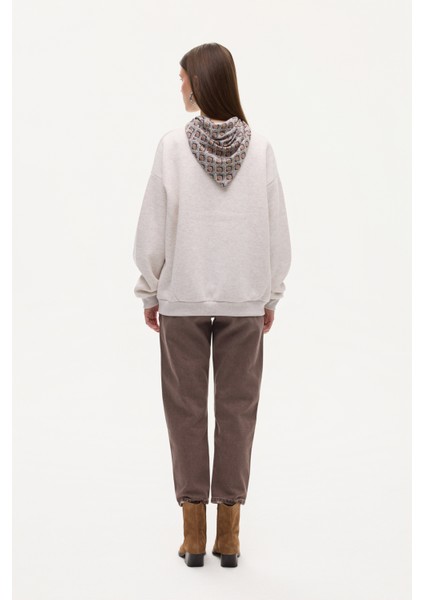 Fular Aksesuarlı Bambi Nakışlı Oversize Sweatshirt Bej fırsatları