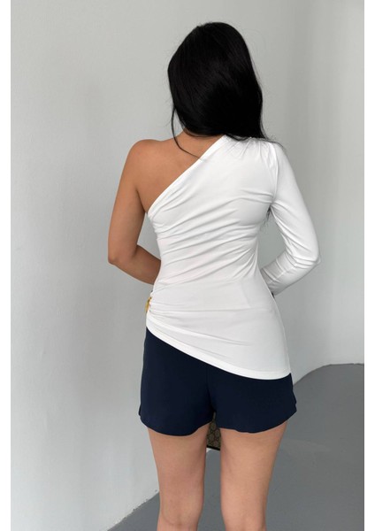 Kadın Asimetrik Yaka Tek Omuzlu Aksesuar Detaylı Bluz Beyaz - 26K 2544 indirimleri