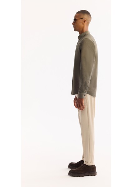 Erkek Koyu Haki Düğmeli Yaka Pamuklu Soft Touch Regular Fit Gömlek B002036