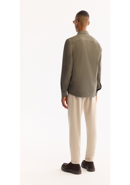 Erkek Koyu Haki Düğmeli Yaka Pamuklu Soft Touch Regular Fit Gömlek B002036