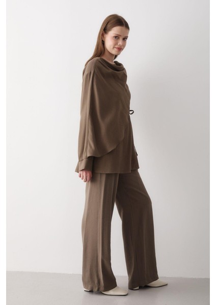 Kadın Drapeli Kuşaklı Bluz & Bol Paça Beli Lastikli Pantolon Takım fırsatları