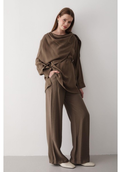 Kadın Drapeli Kuşaklı Bluz & Bol Paça Beli Lastikli Pantolon Takım indirimleri