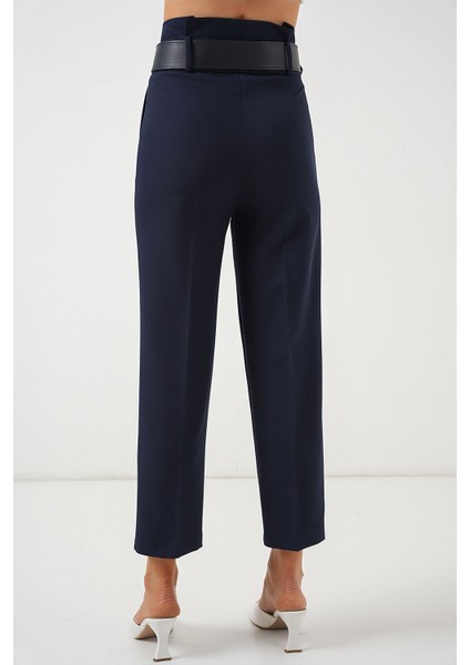Kadın BDART Fiyonk Detaylı, Bilek Uzunluğunda Düz Pantolon Lacivert