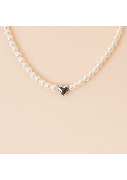 Minik Inciler Içinde Gümüş Kalp Kolye