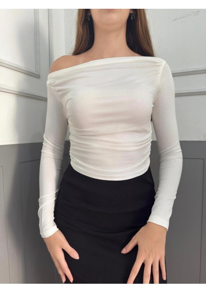 Yeni Ürün Kadın Omzu Düşük Büzgü Detaylı Viskon Kumaş Uzun Kol Bluz 0024