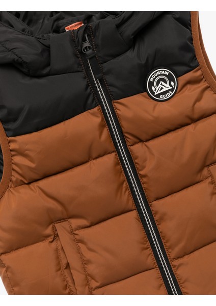 Kapüşonlu Renk Bloklu Çift Cepli Şişme Yelek modelleri