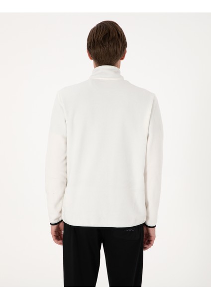Erkek Beyaz Regular Fit Yarım Fermuarlı Polar Sweatshirt 50314056-VR013 indirimleri