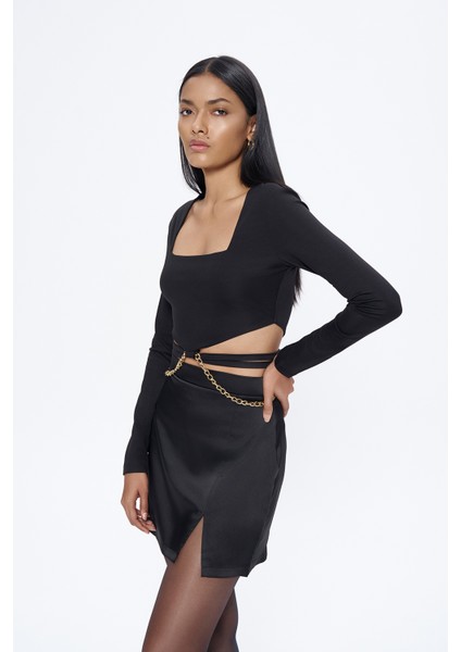 Zincir Detaylı Crop Bluz Siyah fırsatları