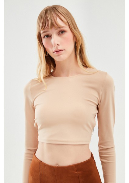 Cut Out Zincirli Crop Bluz Bej fırsatları