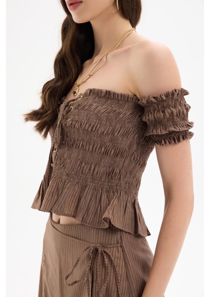 Kuş Gözü Bağlamalı Düşük Omuz Bluz Kahverengi fırsatları