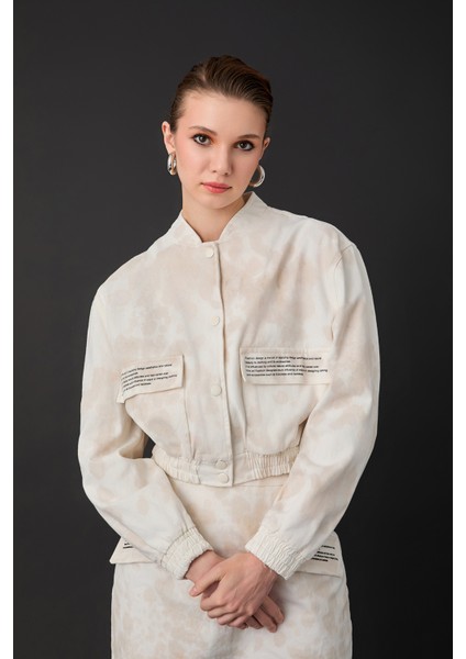 Yazı Baskılı Batik Desenli Bomber Ceket Bej