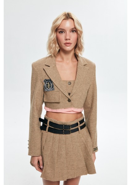Cep Kapaklı Nakışlı Crop Blazer Ceket Bej