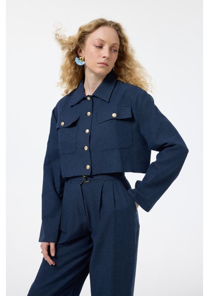 Büyük Cepli Düğmeli Kısa Ceket Lacivert fırsatları