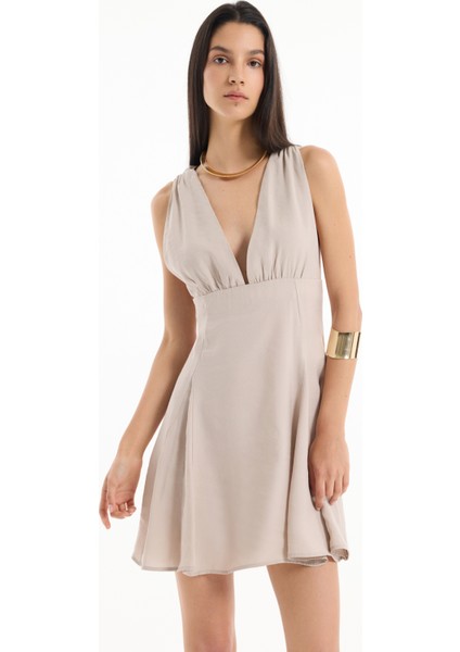 Sırtı Kuş Gözü Bağlamalı Mini Elbise Taş fırsatları