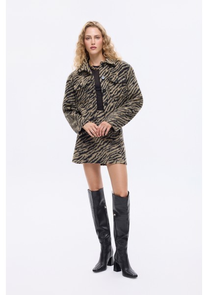 Kaplan Desenli Cep Detaylı Kısa Kaşe Ceket Siyah modelleri