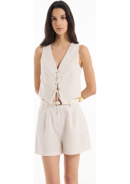 Örgü Kemerli İnce Çizgili Keten Mini Şort Naturel modelleri