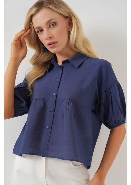 Kadın BDART Bol Kesim Düğmeli Kısa Gömlek Lacivert fırsatları