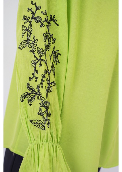 Kadın BDART Bağcık Kapatmalı Nakışlı Yuvarlak Yaka Bluz Green fırsatları