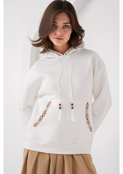 Kadın BDART Ponponlu Kapüşonlu Oversized Sweatshirt Beyaz