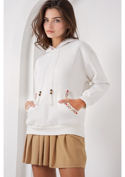 Kadın BDART Ponponlu Kapüşonlu Oversized Sweatshirt Beyaz modelleri