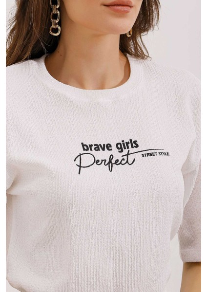Kadın BDART Yıkama Yaka İşlemeli Oversized Dokulu T-Shirt Beyaz fırsatları