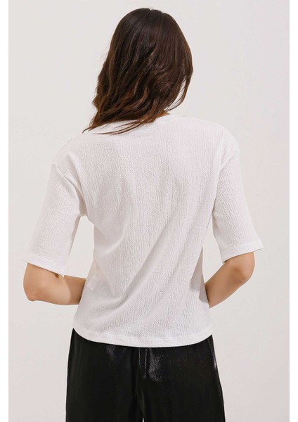 Kadın BDART Yıkama Yaka İşlemeli Oversized Dokulu T-Shirt Beyaz indirimleri