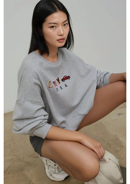 Kadın İşlemeli Yuvarlak Yaka Sweatshirt Açık Gri