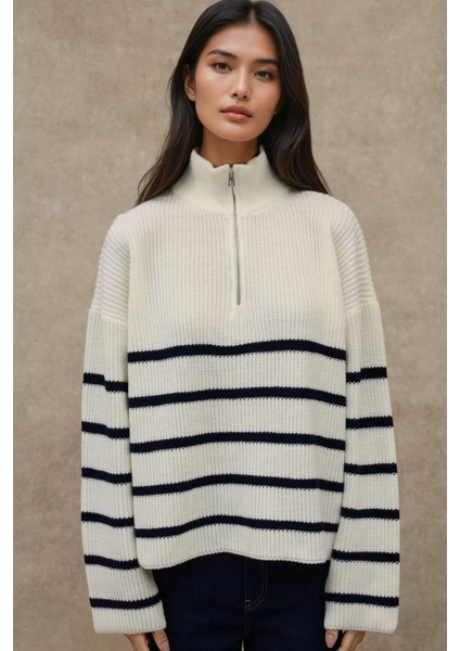 Kadın Çizgili Uzun Kollu Dik Yaka Fermuarlı Yumuşak Triko Kazak Beyaz fiyatları