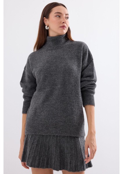 Kadın BDART Dokulu Oversize Yüksek Yaka Örme Takım Kömür Grisi modelleri