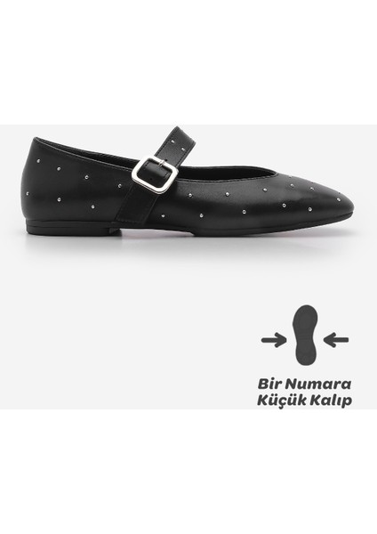 Kadın Küt Burun Tokalı Zımbalı Babet Velona modelleri